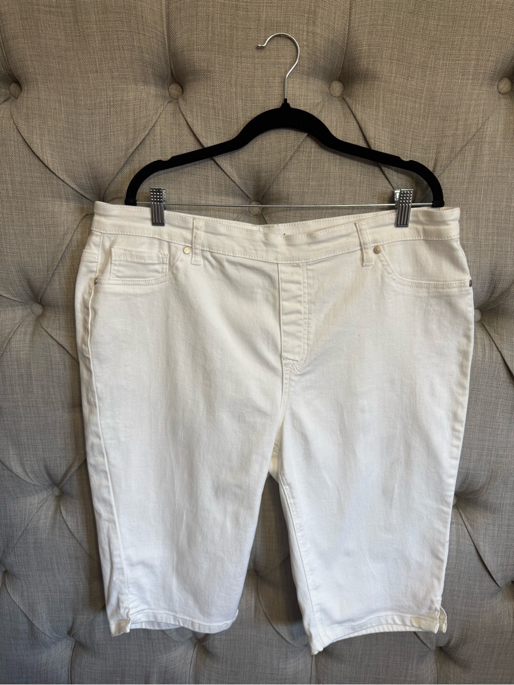 Diane Gilman  White Stretch Denim Bermuda Jeans